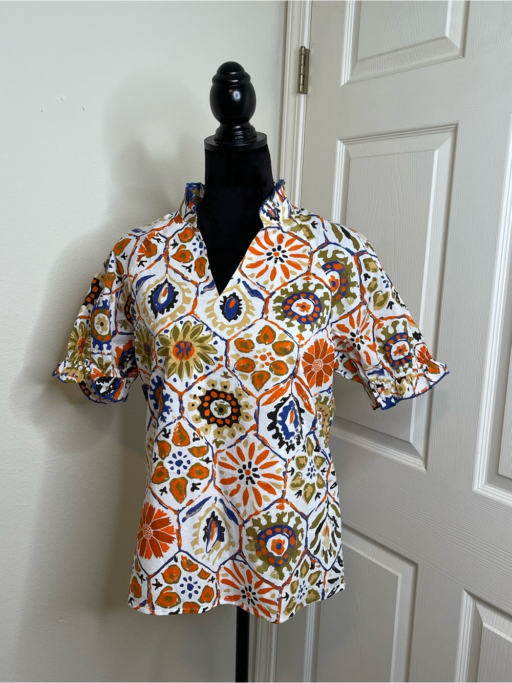 Grace Karin White Short-Sleeve Polo with Orange & Blue Floral Medallions